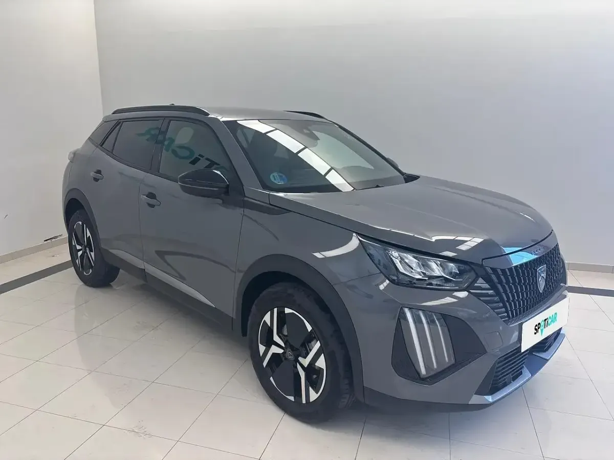 Usado Peugeot 2008 Allure 145 CV (106 kW) 2025 Gris SUV