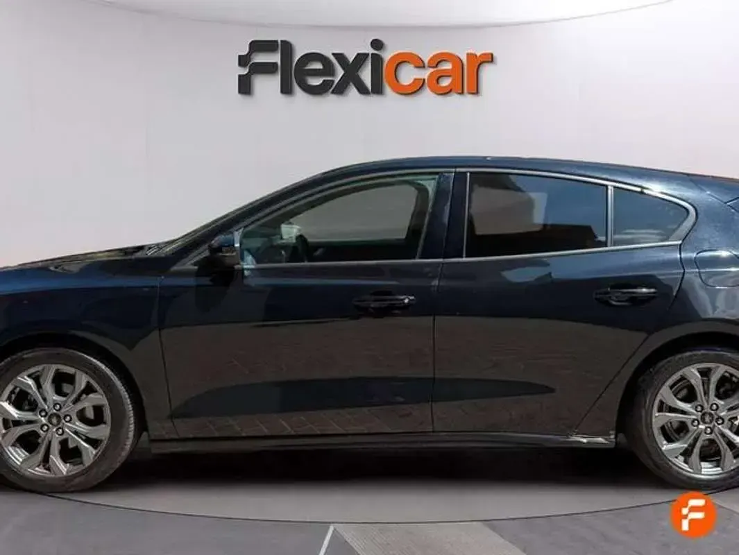 Usado Ford Focus ST-Line 125 CV (91 kW) 2023 Negro Berlina