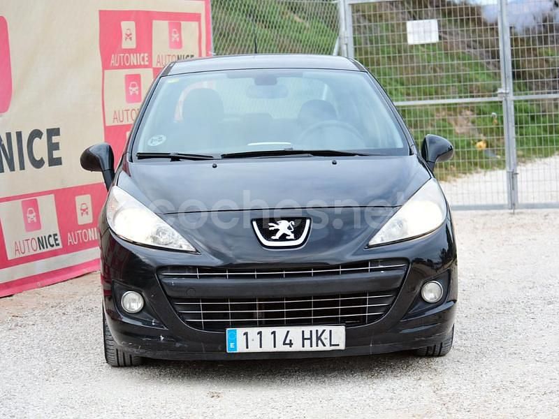 Usado Peugeot 207 Active 70 CV (51 kW) 2012 Negro Berlina