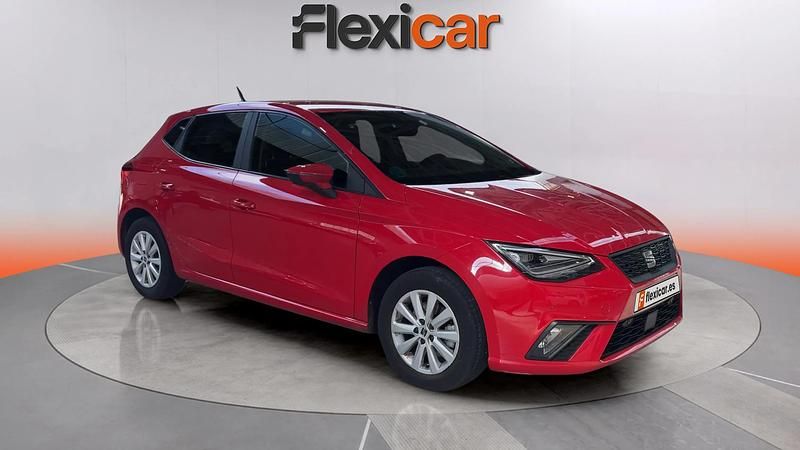 Usado Seat Ibiza Style 110 CV (80 kW) 2022 Rojo Utilitario