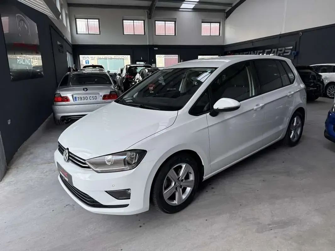 Usado VW Golf Sportsvan Advance 125 CV (91 kW) 2017 Blanco Monovolumen