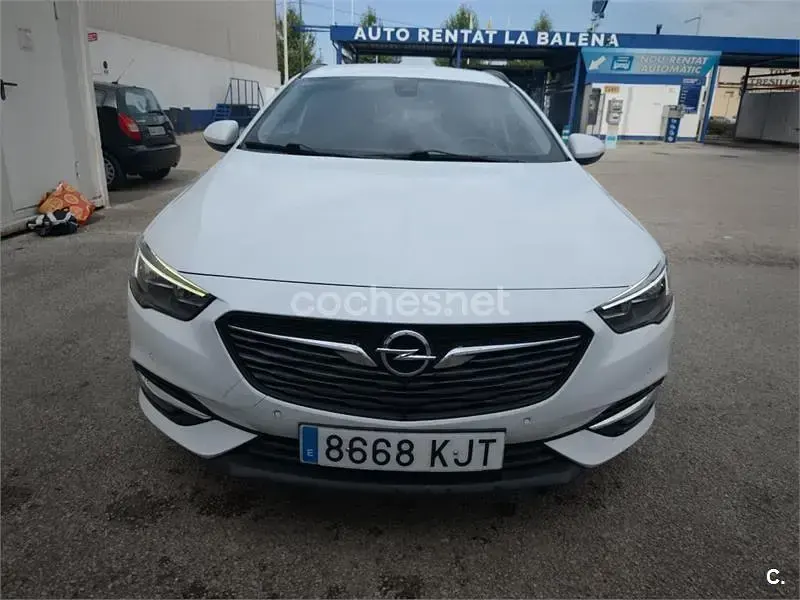 Usado Opel Insignia Selective 136 CV (100 kW) 2018 Blanco Familiar