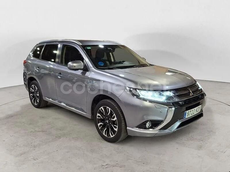 Gris / plata Usado 2017 Mitsubishi Outlander P-HEV SUV | 19.900 € (Precio justo) - Imagen 1/4