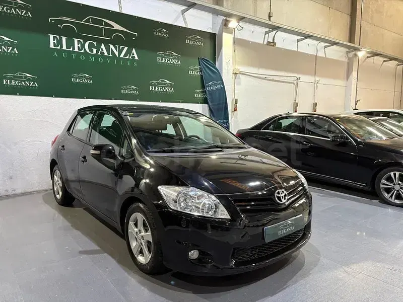 Usado Toyota Auris Luna 90 CV (66 kW) 2010 Negro Utilitario