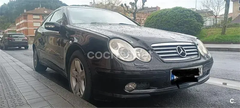 Usado Mercedes C220 143 CV (105 kW) 2004 Negro Berlina