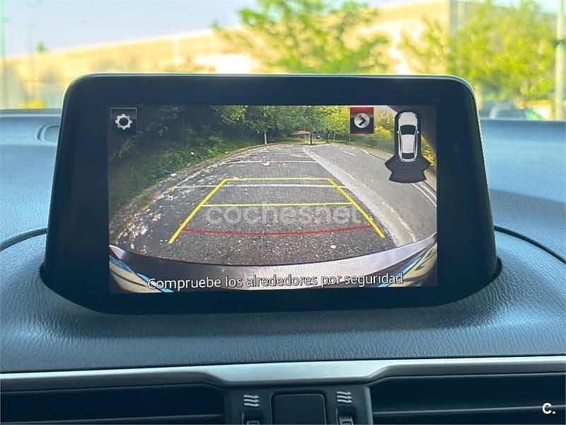 Begagnad Mazda 3 Luxury 105 HK (77 kW) 2018 Grå Sedan