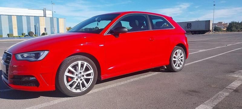 Usado Audi A3 110 CV (80 kW) 2014 Rojo