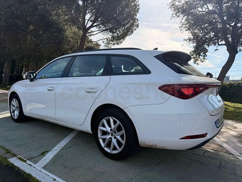 Usado Seat Leon Style 115 CV (84 kW) 2022 Blanco Familiar
