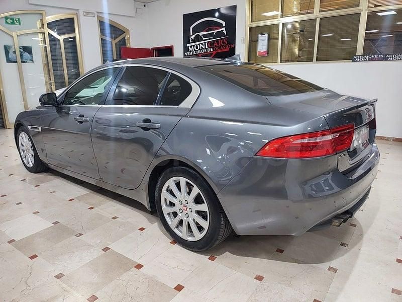 Usado Jaguar XE Pure 180 CV (132 kW) 2016 Gris / plata Berlina