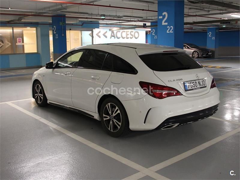 Usado Mercedes CLA200 Shooting Brake AMG line 156 CV (114 kW) 2017 Blanco Familiar