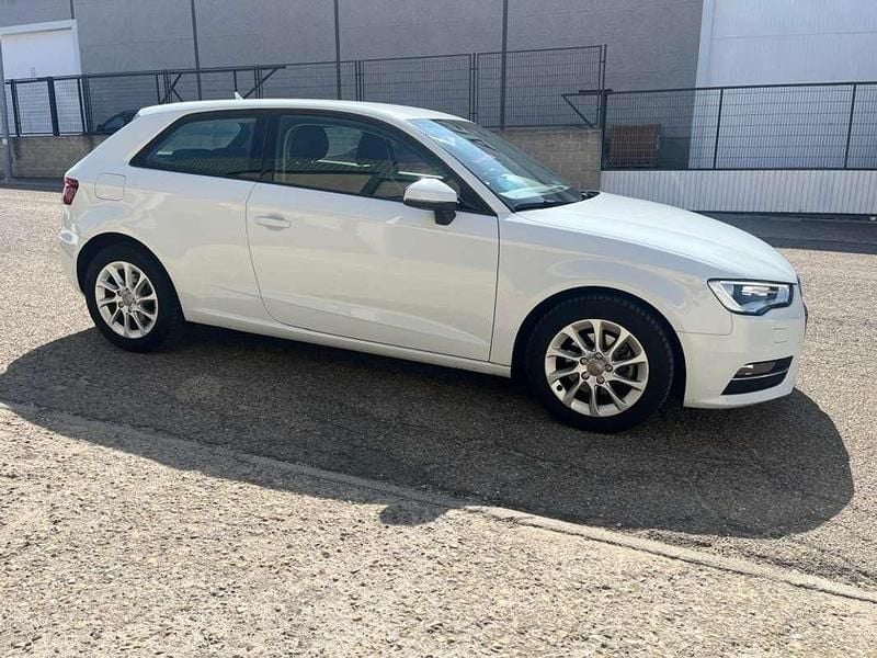 Blanco Usado 2015 Audi A3 Ambiente Utilitario | 10.490 € (Buen precio) - Imagen 1/4