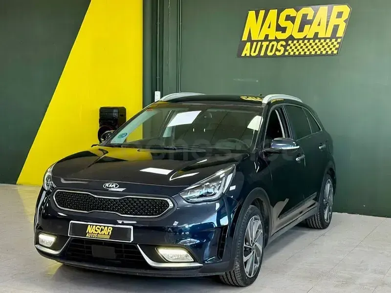 Usado Kia Niro 141 CV (103 kW) 2019 Gris / plata SUV