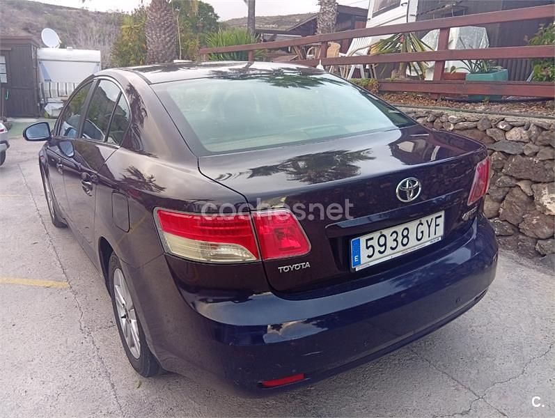 Usado Toyota Avensis Executive 147 CV (108 kW) 2010 Violeta / lila Berlina