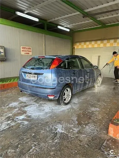 Usado Ford Focus Trend 100 CV (73 kW) 2002 Azul Berlina