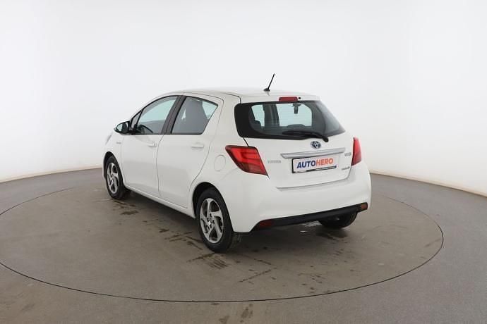 Usado Toyota Yaris Hybrid Active 101 CV (74 kW) 2015