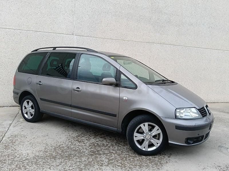 Usado Seat Alhambra Sport 140 CV (102 kW) 2009 Gris / plata Monovolumen