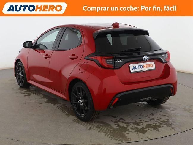 Usado Toyota Yaris Hybrid Style 116 CV (85 kW) 2023 Rojo Berlina