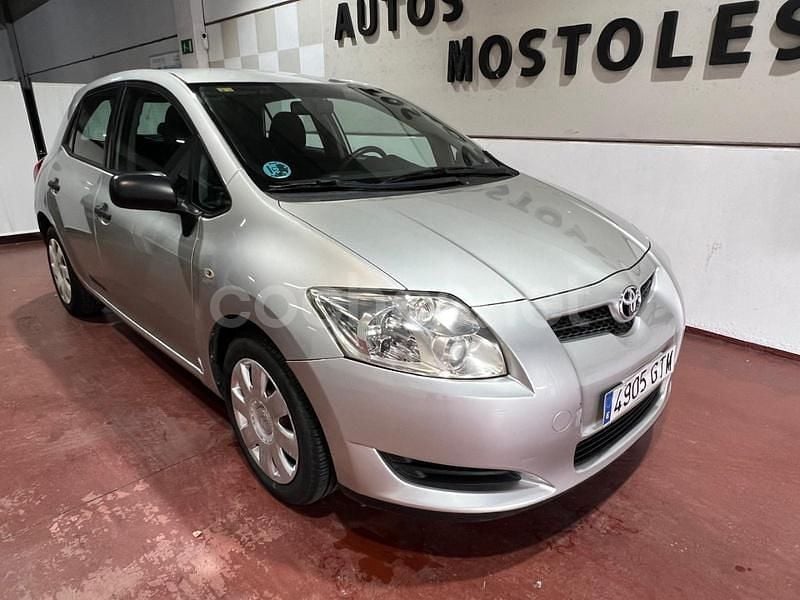 Gris / plata Usado 2010 Toyota Auris Live Berlina | 5995 € (Precio justo) - Imagen 1/4