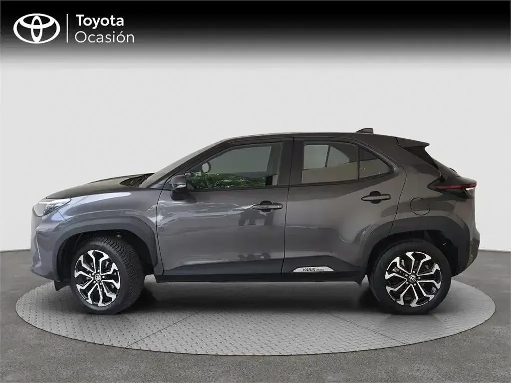 Usado Toyota Yaris Cross Active 116 CV (85 kW) 2022 Gris SUV