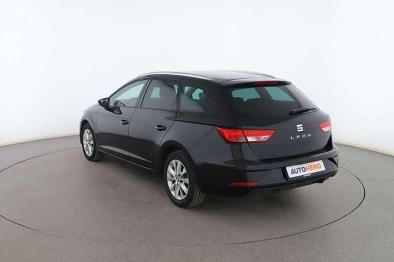 Usado Seat Leon Style 116 CV (85 kW) 2019 Negro Familiar