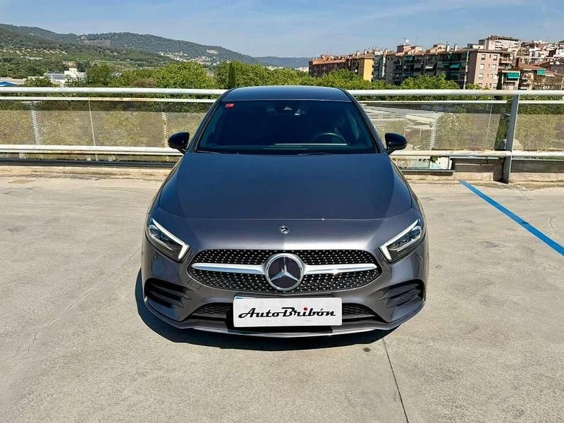 Usado Mercedes A180 116 CV (85 kW) 2019 Gris Utilitario