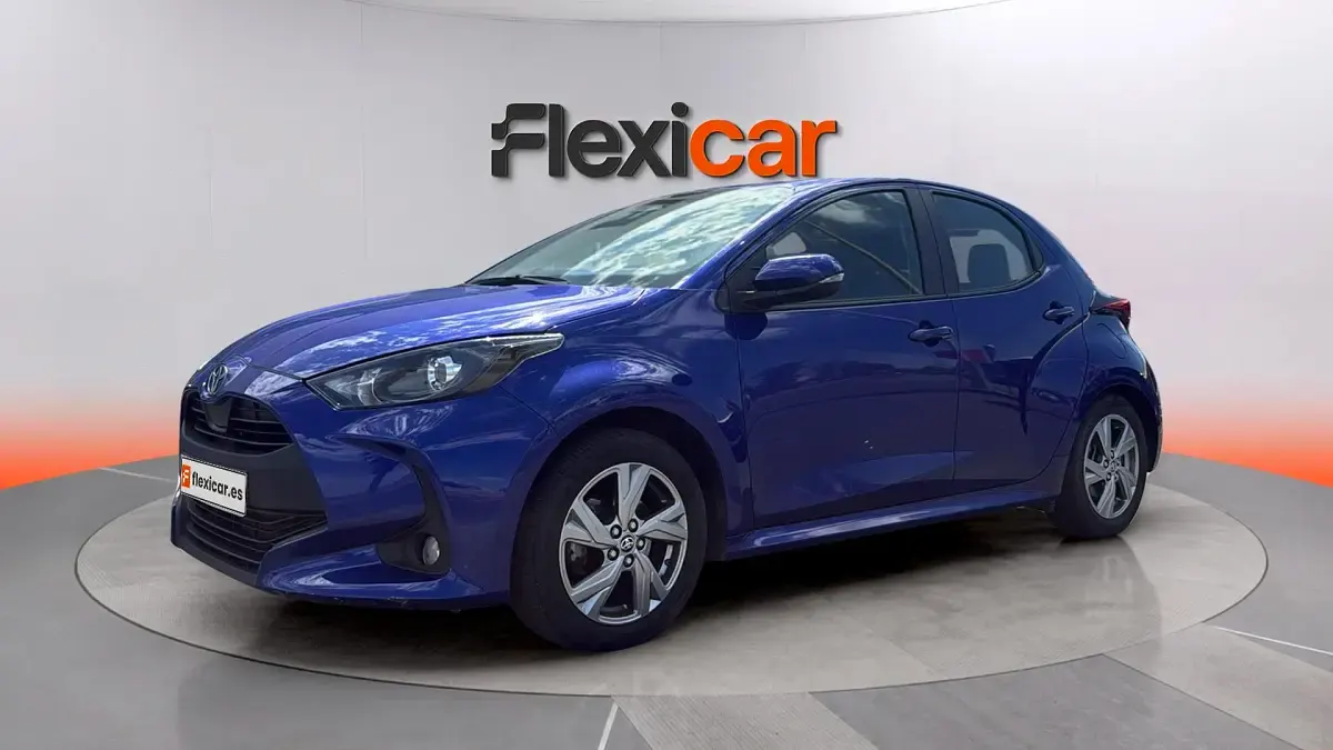 Usado Toyota Yaris Hybrid Active 92 CV (67 kW) 2025 Azul Berlina