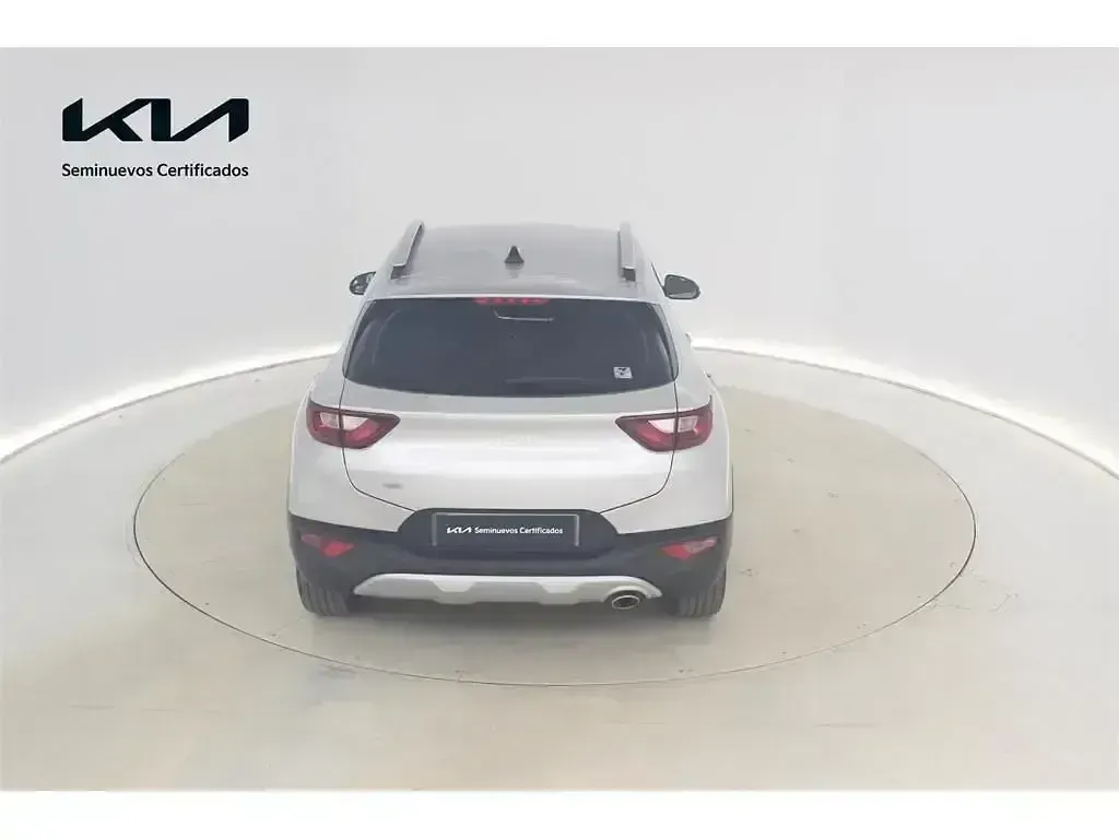 Usado Kia Stonic 100 CV (73 kW) 2024 Gris plata SUV