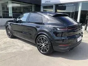 Usado Porsche Cayenne E-Hybrid 471 CV (346 kW) 2025 Negro metalizado SUV