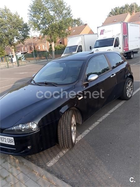 Negro Usado 2008 Alfa Romeo 147 Utilitario | 3500 € (Precio justo) - Imagen 1/4