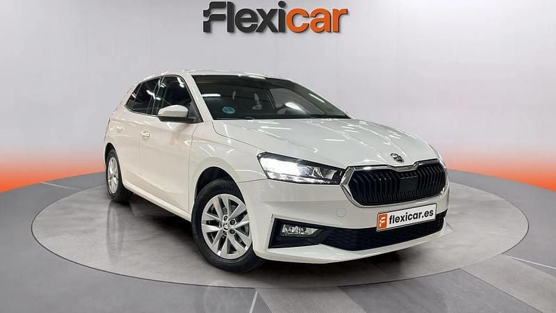 Usado Skoda Fabia Selection 95 CV (69 kW) 2024 Blanco Utilitario