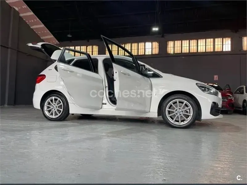 Usado BMW 225 Active Tourer iPerformance 224 CV (164 kW) 2018 Blanco Monovolumen