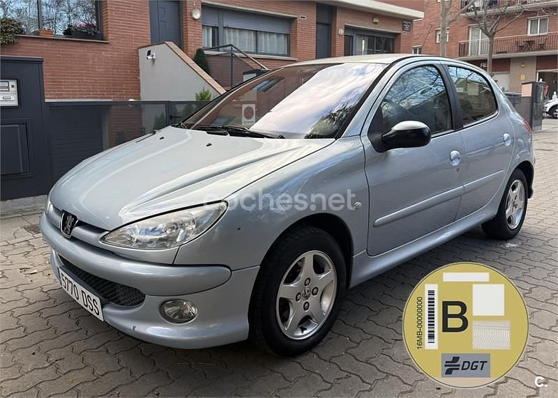 Usado Peugeot 206 90 CV (66 kW) 2005 Gris / plata Berlina