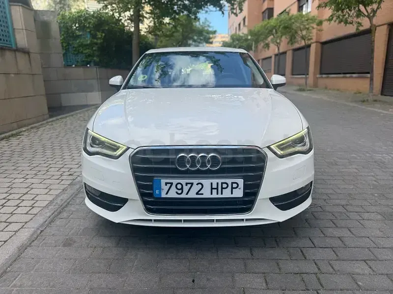 Usado Audi A3 Ambition 105 CV (77 kW) 2013 Beige Berlina
