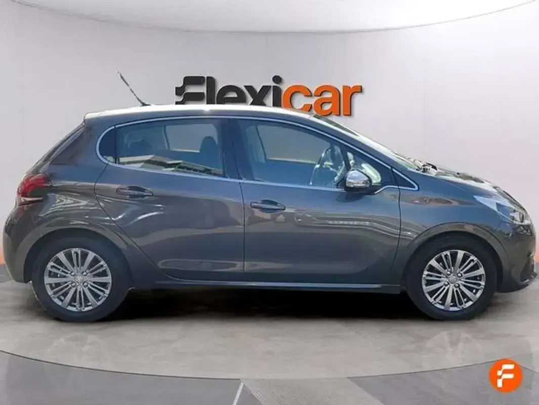 Usado Peugeot 208 Allure 110 CV (80 kW) 2018 Gris Utilitario