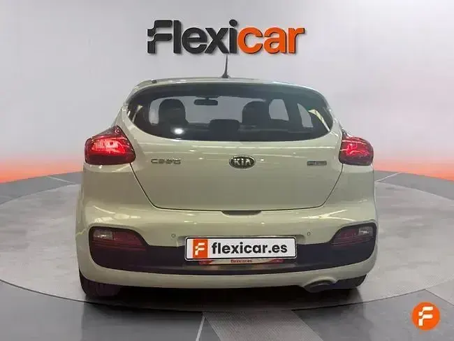 Usado Kia Ceed 120 CV (88 kW) 2018 Blanco Utilitario