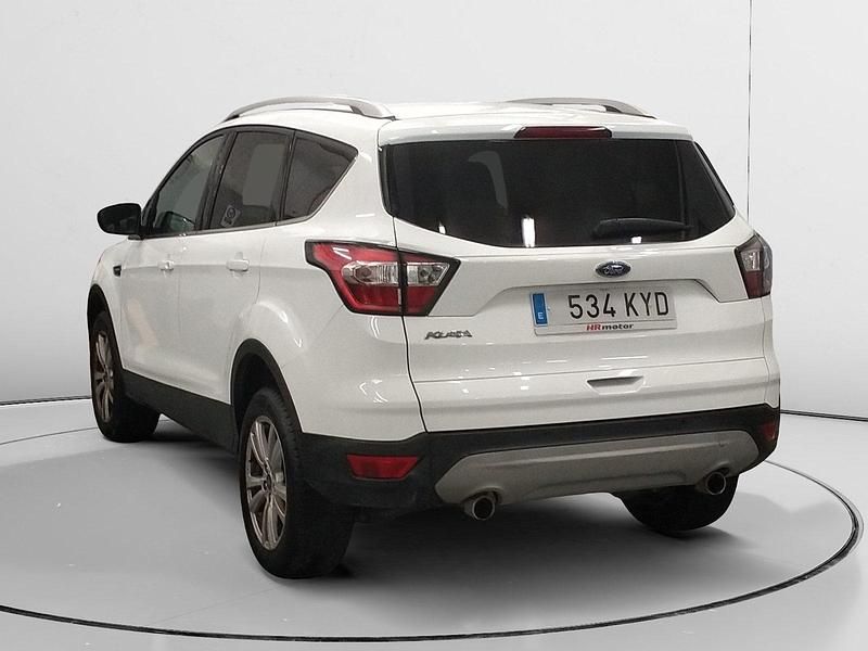 Usado Ford Kuga Trend+ 121 CV (88 kW) 2019 Plata SUV