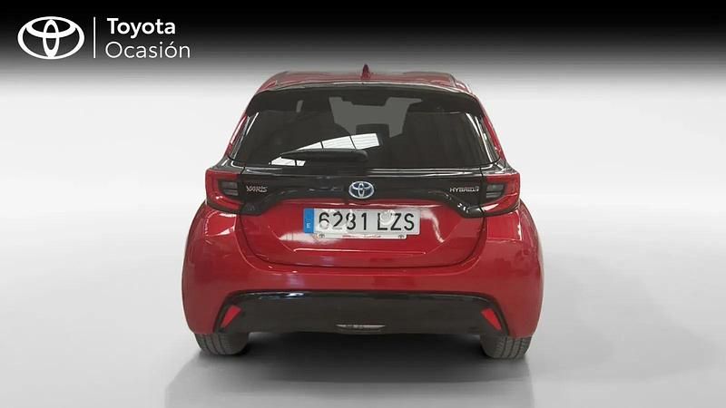 Usado Toyota Yaris Hybrid Style 116 CV (85 kW) 2022 Rojo Berlina