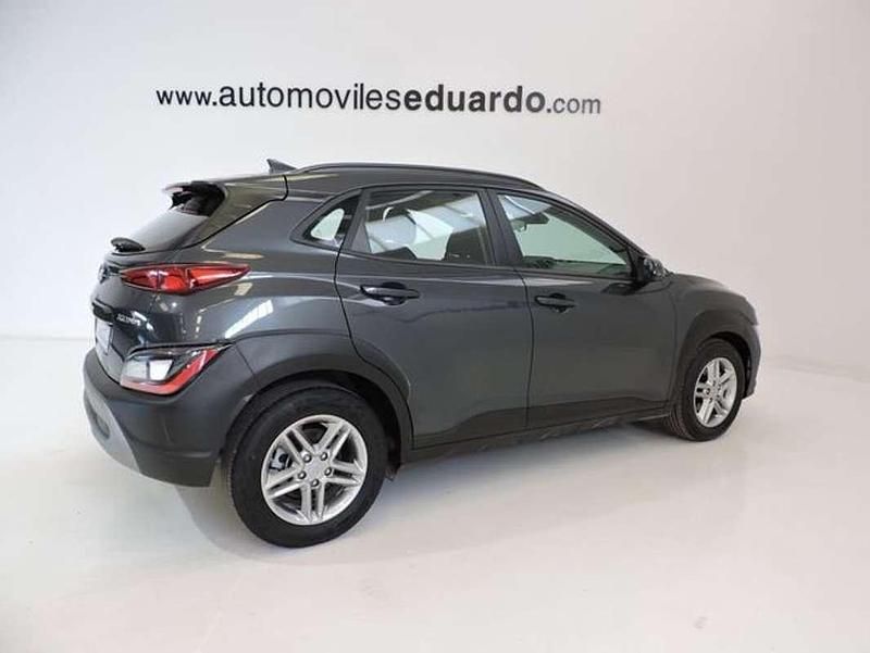 Usado Hyundai Kona 120 CV (88 kW) 2021 Gris SUV