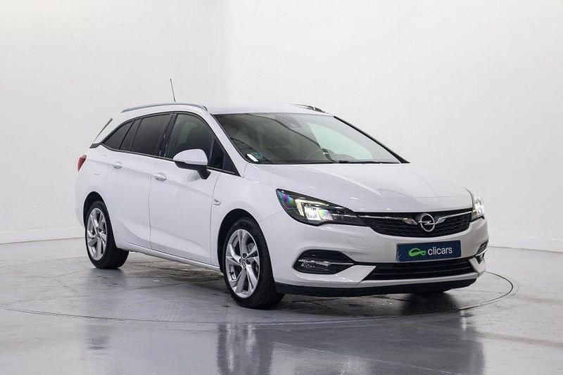 Usado Opel Astra Edition 105 CV (77 kW) 2020 Blanco Familiar