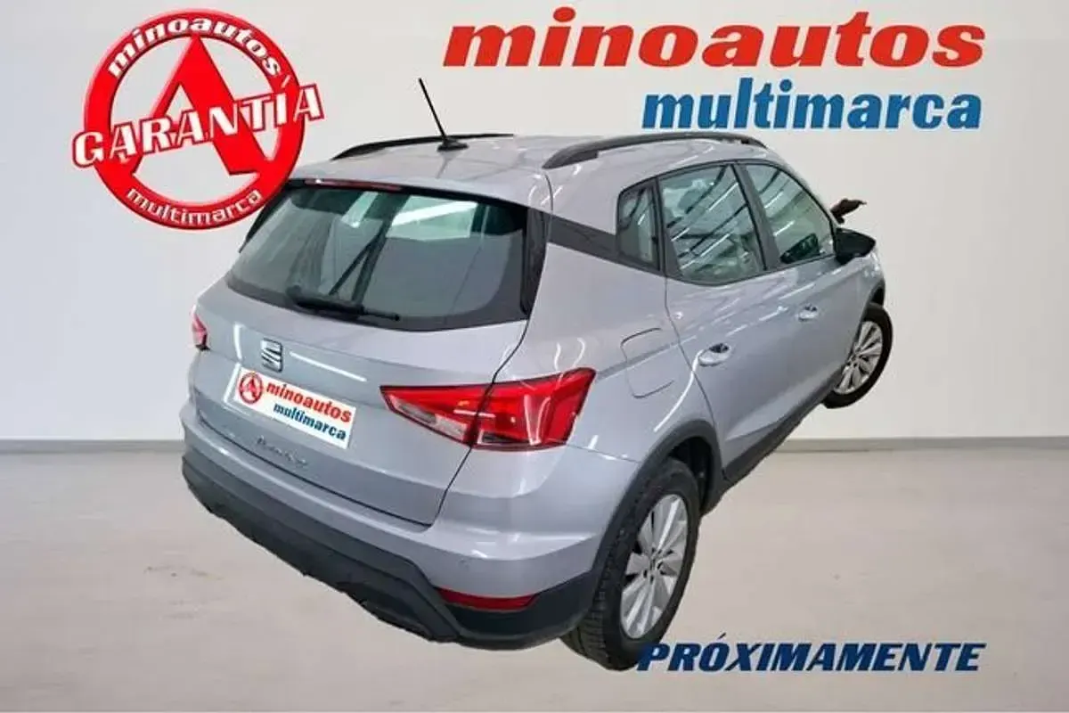 Usado Seat Arona 95 CV (69 kW) 2023 Plateado SUV