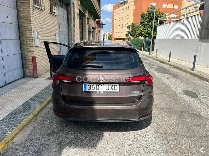 Usado Fiat Tipo Lounge 120 CV (88 kW) 2017 Marrón Familiar