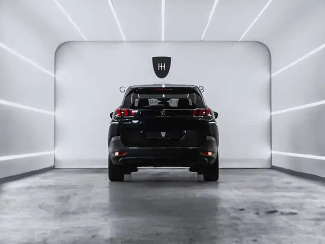 Usado Peugeot 5008 Allure 120 CV (88 kW) 2018 Negro SUV