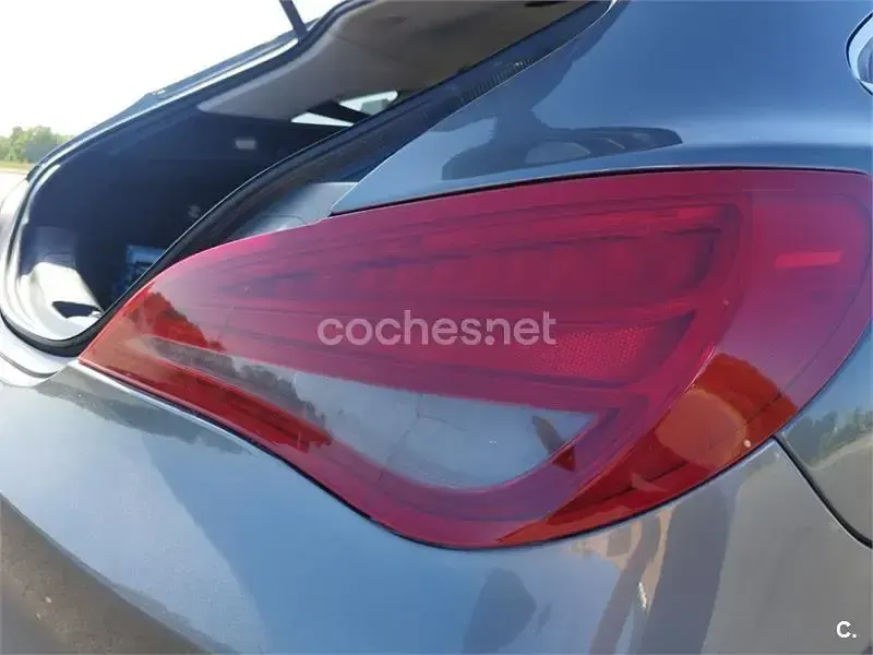 Usado Mercedes CLA220 Shooting Brake 177 CV (130 kW) 2015 Gris / plata Familiar