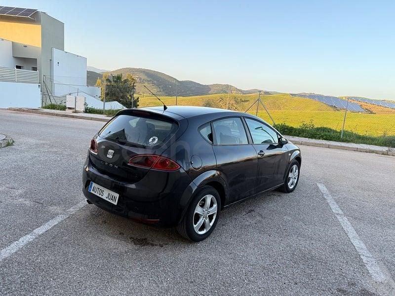 Usado Seat Leon Ecomotive 105 CV (77 kW) 2008 Negro Utilitario