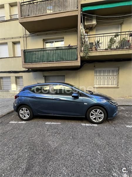 Usado Opel Astra Selective 110 CV (80 kW) 2017 Azul Berlina