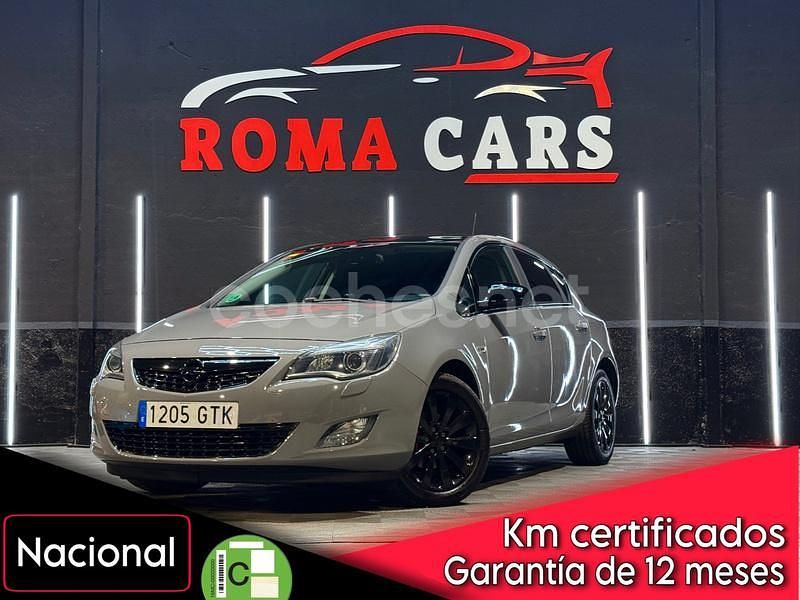 Gris / plata Usado 2010 Opel Astra Cosmo Berlina | 7490 € (Un poco caro) - Imagen 1/4