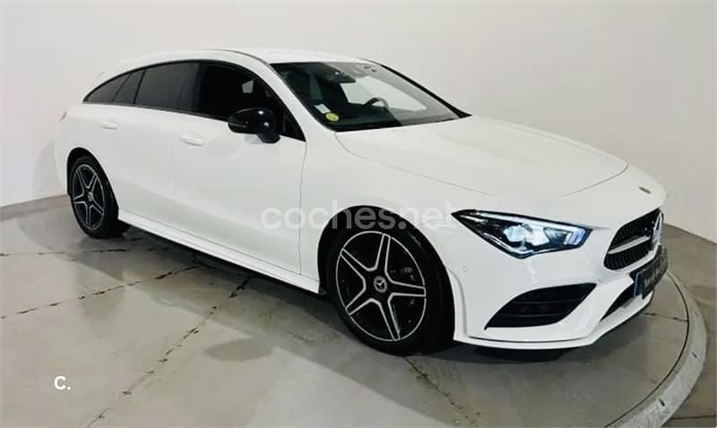 Usado Mercedes CLA200 Shooting Brake 150 CV (110 kW) 2023 Blanco Familiar