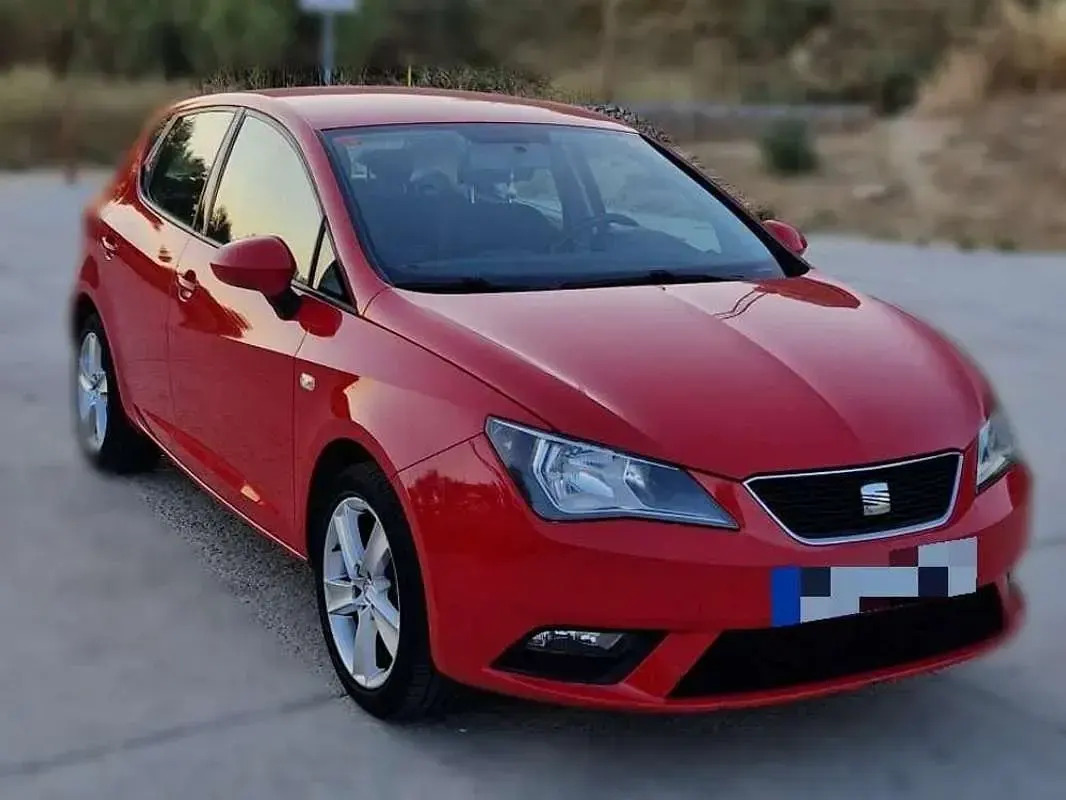 Usado Seat Ibiza Style 105 CV (77 kW) 2012 Rojo Utilitario