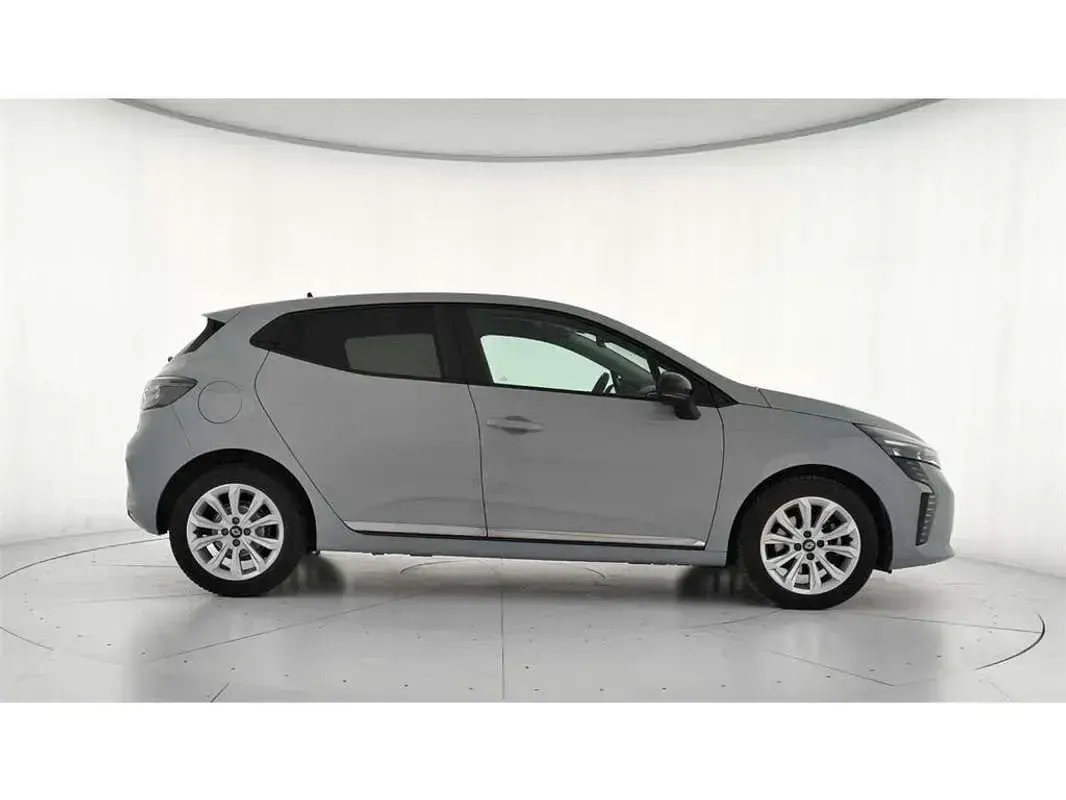 Usado Renault Clio Evolution 101 CV (74 kW) 2025 Gris Utilitario