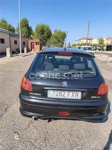 Usado Peugeot 206 70 CV (51 kW) 2007 Negro Berlina